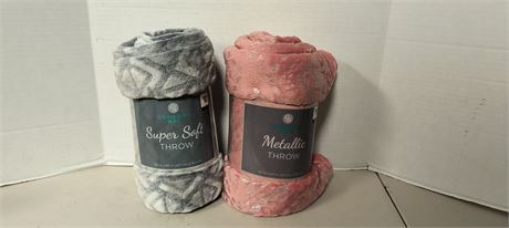 2 Comfort Bay 50in. x 60in Throw Blankets