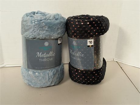 2 Comfort Bay 50in. x 60in Throw Blankets