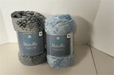 2 Comfort Bay 50in. x 60in Throw Blankets