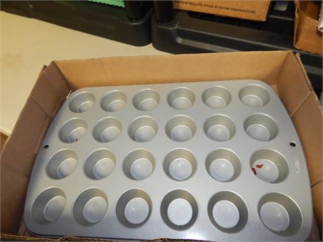 Mini muffin pan