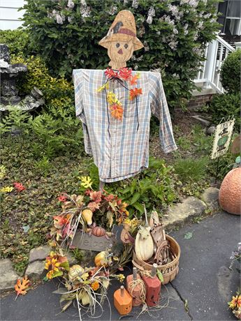Scarecrow and Fall decor