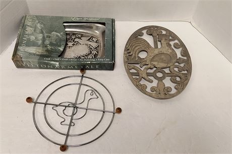 Serving Tray & 2 Metal Trivets