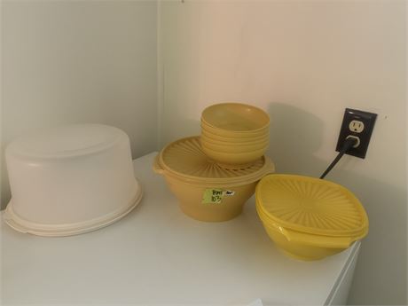 Tupperware Set (Basement)
