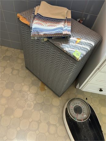 Hamper, Scale