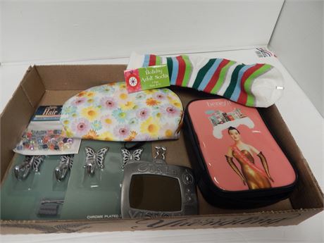 Flat Of Miscellaneous Items