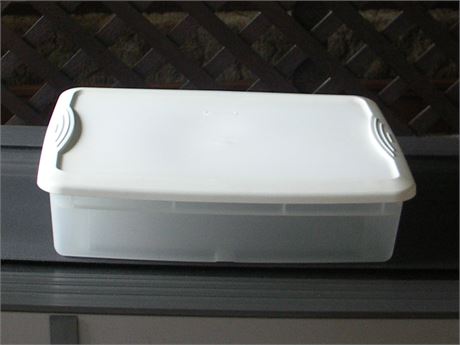 Sterilite Plastic Tote 15 x 23