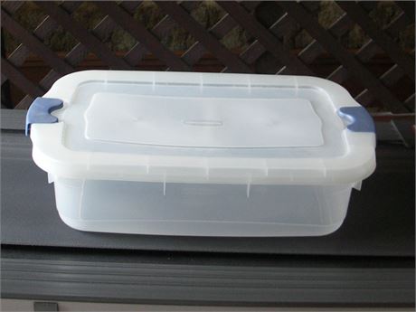 Rubbermaid Plastic Tote 15 x 23