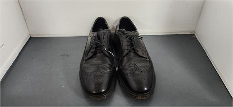Vintage Men's Wing Tip Walker Shoes. Show Wear To Soles