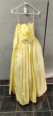Vintage Yellow Princess Style Formal Dress With Scarf. Size 15