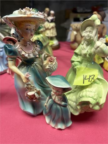 Figurines (3)