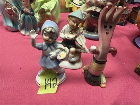 Figurines (3)