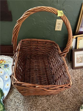 Large Basket, Handle Detached