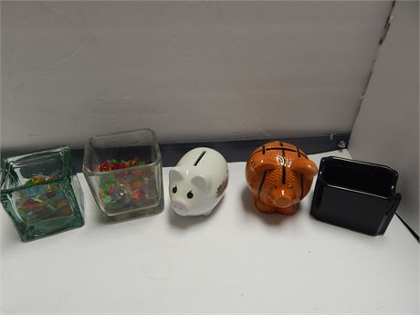 Piggy Banks & Glassware