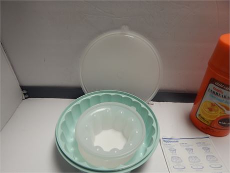 Tupperware Jel-Ring Mold & Family Unbreakable Bottle