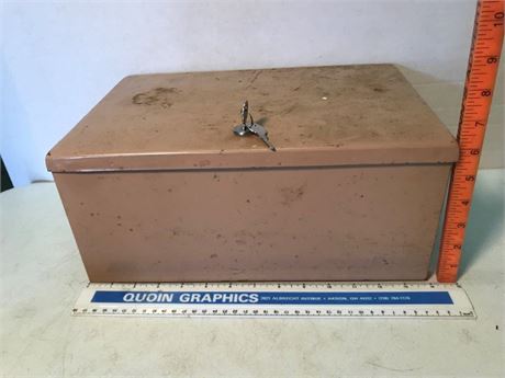 Large Lockbox w/key