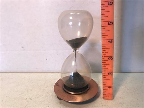 Magnetic Hourglass