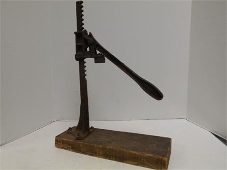 The Ramsey Brothers Bottle capper