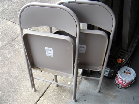 2 Folding Chairs