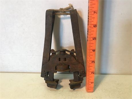 1920s Comstock-Bolton Co. Beer Bottle Capper