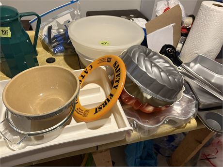 Kitchen Items, Tupperware Container, Pans