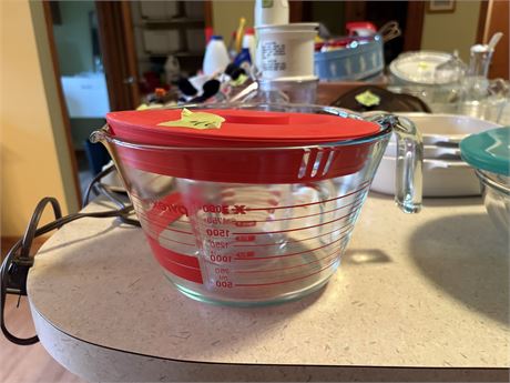 Pyrex Measuring Cups/Bowl
