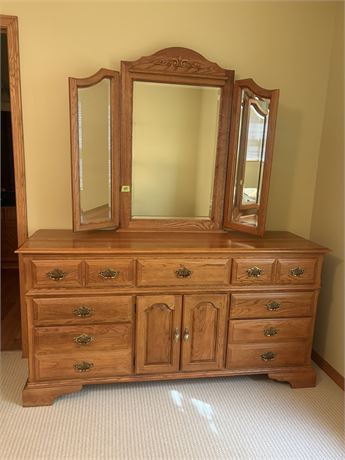 Dresser and Mirror, Cochrane