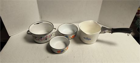 Small Corning Ware Sauce Pan & Lot Of Pans