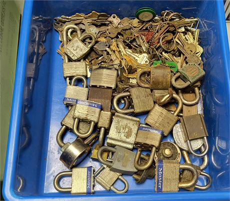 Lot Of Vintage Locks & Keys