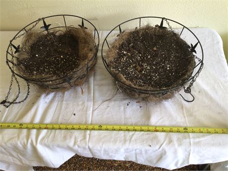 2 Outdoor metal hanging flower baskets