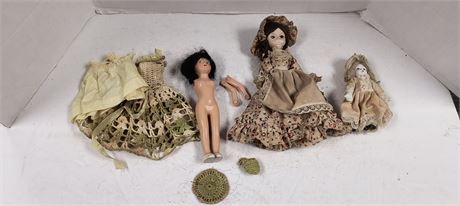 Vintage Collectible Dolls & Clothes