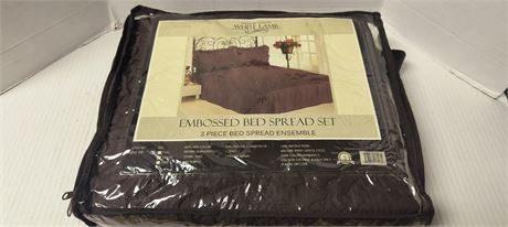 White Lamb Embossed 3 Piece Bed Spread. Queen Size