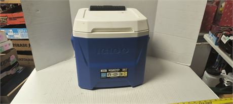 24 Can Igloo Cooler