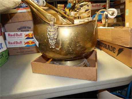 Vintage Brass Coal Or Ash Scuttle Bucket With Decorative Lions Head On Handle
