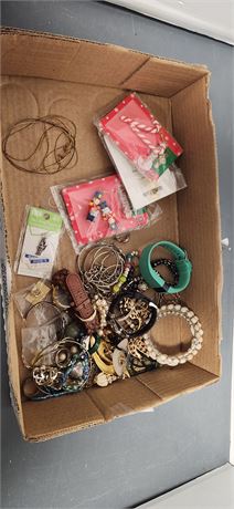 Lot of jewelry