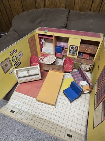 Vintage Barbie Dream House, Stuffed Animals, Toys