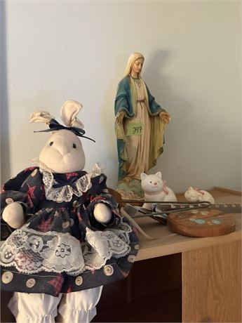 Figurines