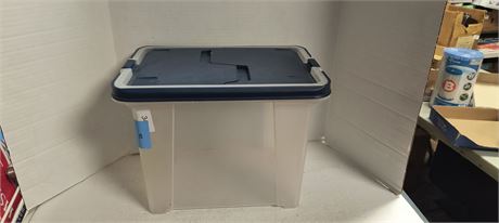 Small Plastic Storage Tote With Lid