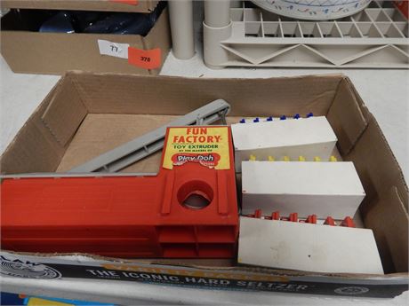 Vintage Playdoh Fun Factory Toy Extruder