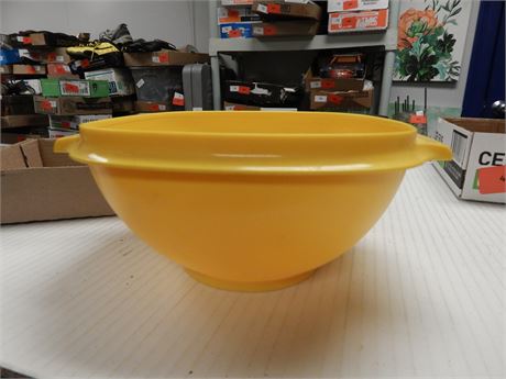 Tupperware Bowl