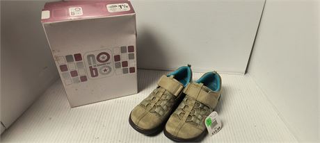No Boundaries Woman's Shoes. Size 7.5