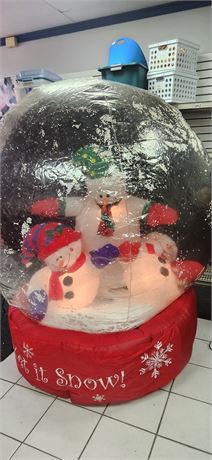 6Ft. Air Blown Snow Globe. Blows snow & Lights Up. Tested & Works