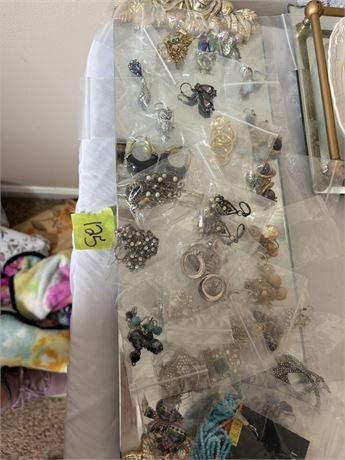 Earing Lot