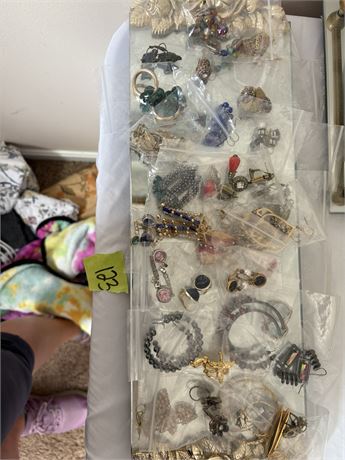 Earing Lot