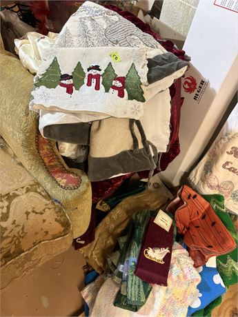 Nice Tree Skirts, Linens