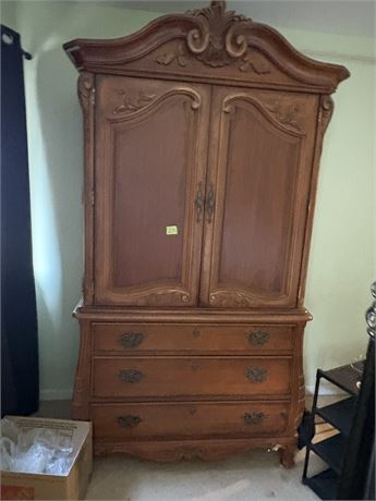 Armoire (Matches Bed set Lot 200)