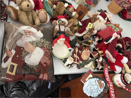 Christmas Decor, Santas, Boyd Bears