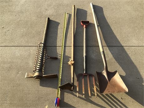 Tool Lot 1 with nice pitchfork