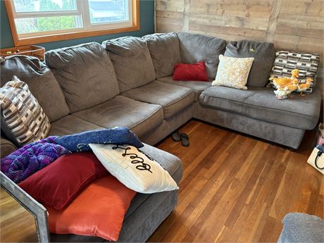 Sectional Sofa (2 Pieces)