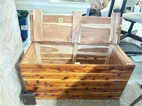 Wood Chest - One Plank Missing