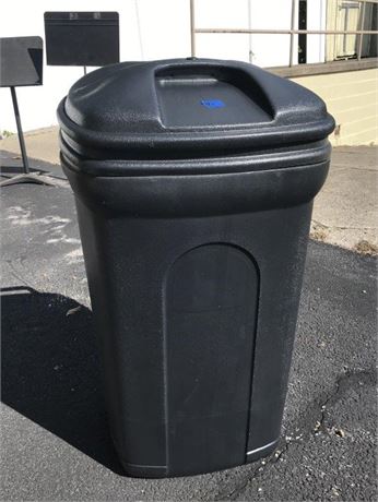 34 Gallon Wheeled, TrashCan